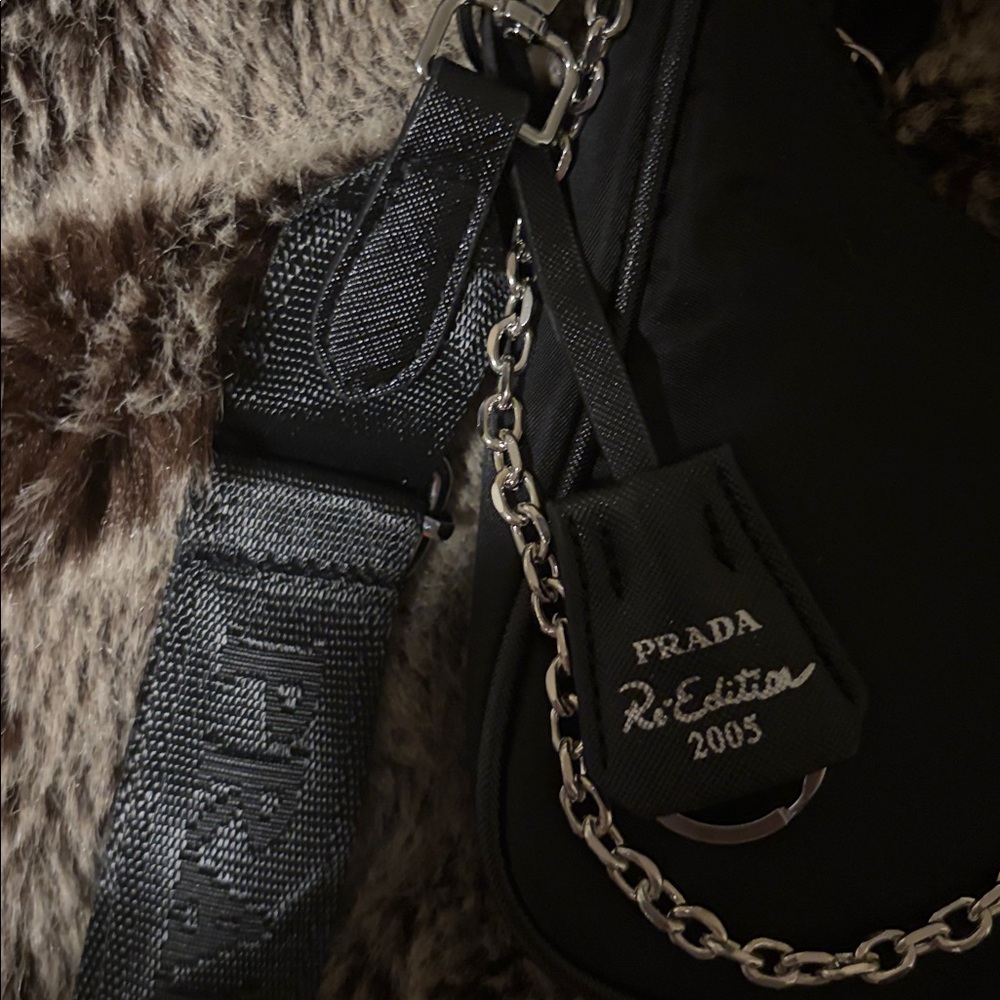 Prada logo Black Nylon Shoulder Bag with Accessories - Picture 6 of 12